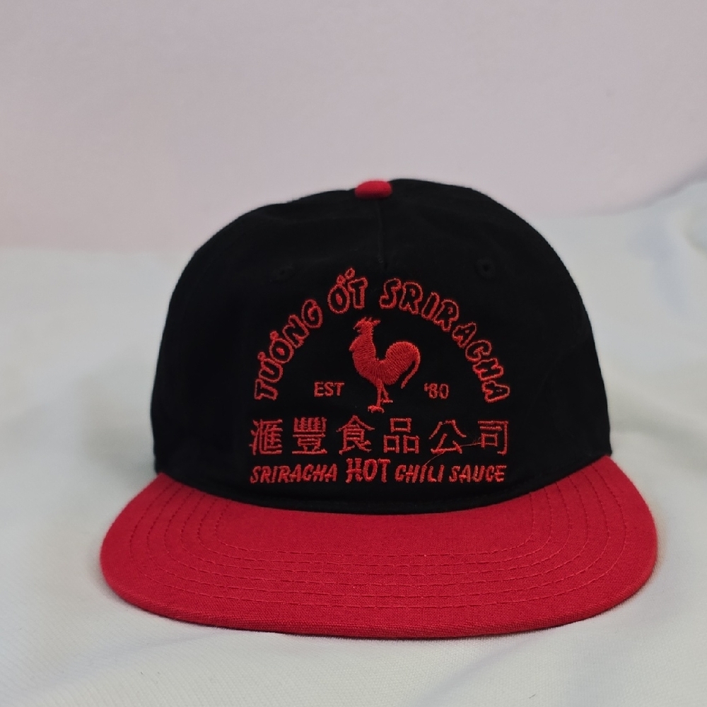 Tuong Ot Sriracha Sriracha Hot Chili Sauce Hat